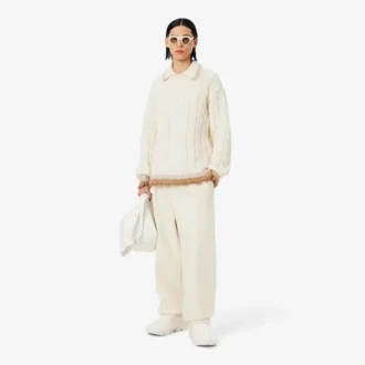 Maglione in lana con collo polo e lavorazione a trecce