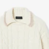 Maglione in lana con collo polo e lavorazione a trecce Maglione in lana con collo polo e lavorazione a trecce