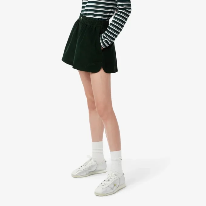 Pantaloncini da donna in velluto a coste dal taglio comodo Pantaloncini da donna in velluto a coste dal taglio comodo