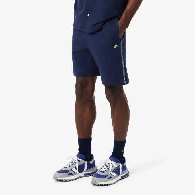 Pantaloncini in pile con strisce e logo, vestibilità regolare Pantaloncini in pile con strisce e logo, vestibilità regolare