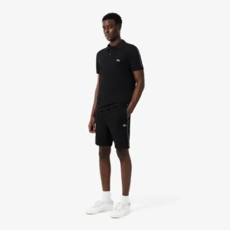 Pantaloncini in pile con striscia logo e vestibilità regolare Pantaloncini in pile con striscia logo e vestibilità regolare