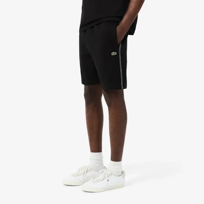 Pantaloncini in pile con striscia logo e vestibilità regolare Pantaloncini in pile con striscia logo e vestibilità regolare