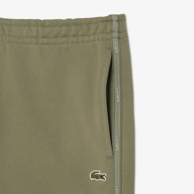 Pantaloncini in pile con striscia logo e vestibilità regolare