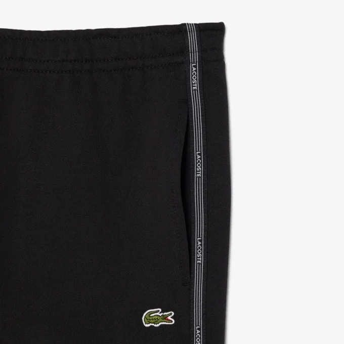 Pantaloncini in pile con striscia logo e vestibilità regolare Pantaloncini in pile con striscia logo e vestibilità regolare