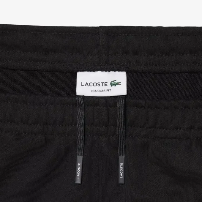 Pantaloncini in pile con striscia logo e vestibilità regolare Pantaloncini in pile con striscia logo e vestibilità regolare