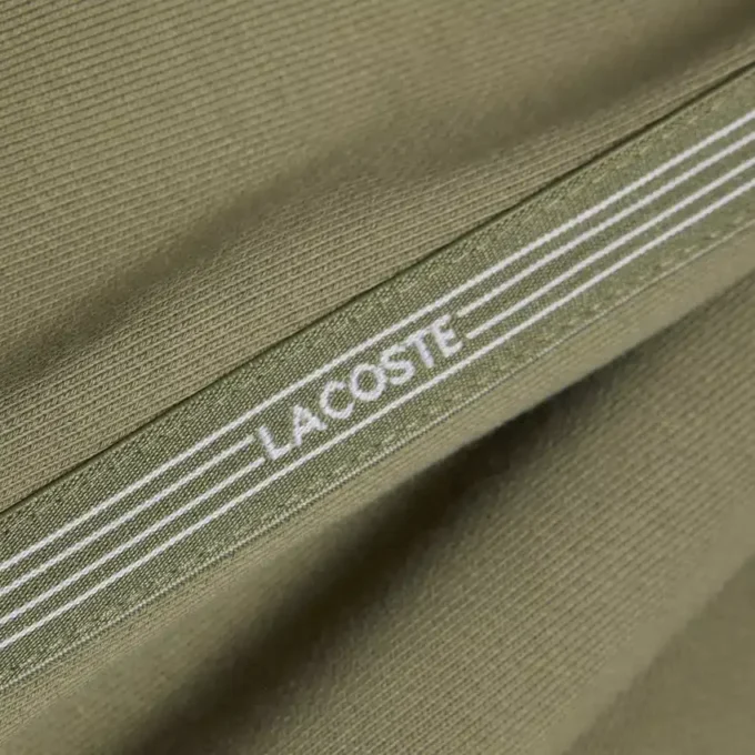 Pantaloncini in pile con striscia logo e vestibilità regolare