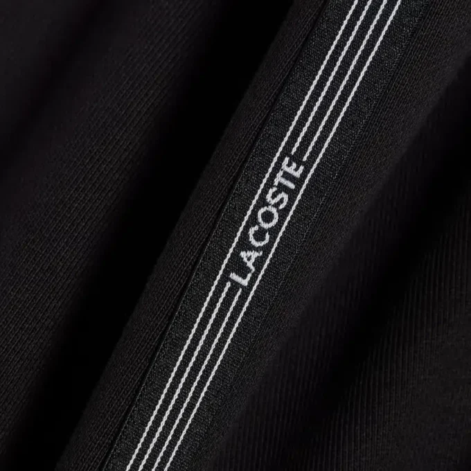 Pantaloncini in pile con striscia logo e vestibilità regolare Pantaloncini in pile con striscia logo e vestibilità regolare
