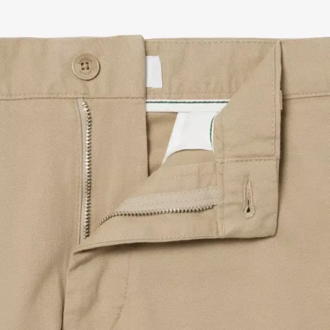 Pantaloni chino in cotone dalla vestibilità regolare Pantaloni chino in cotone dalla vestibilità regolare
