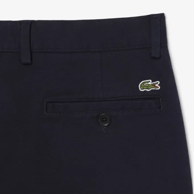 Pantaloni chino in cotone dalla vestibilità regolare Pantaloni chino in cotone dalla vestibilità regolare