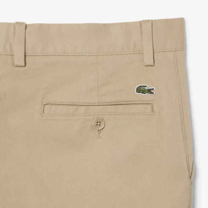 Pantaloni chino in cotone dalla vestibilità regolare Pantaloni chino in cotone dalla vestibilità regolare
