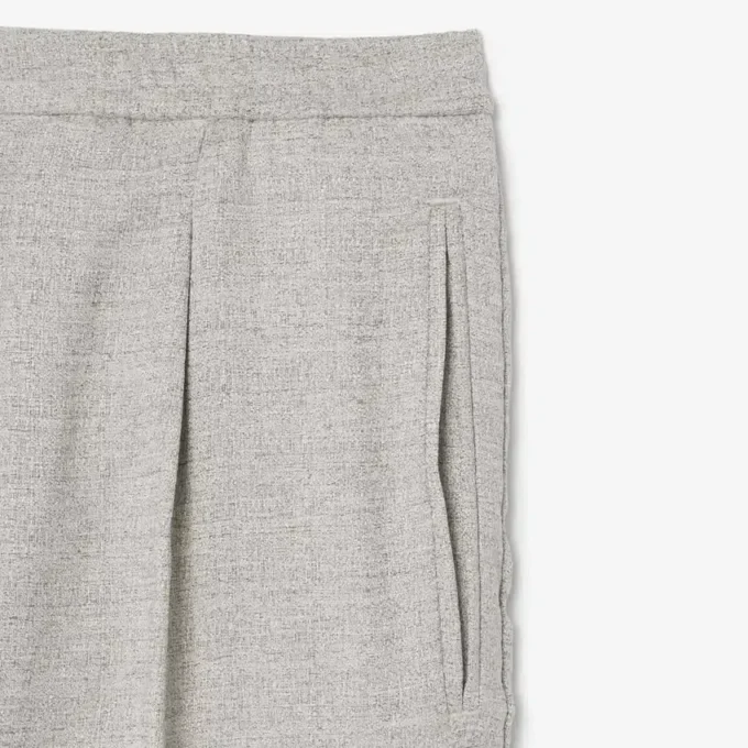 Pantaloni dalla vestibilità comoda in tessuto fiammato Pantaloni dalla vestibilità comoda in tessuto fiammato
