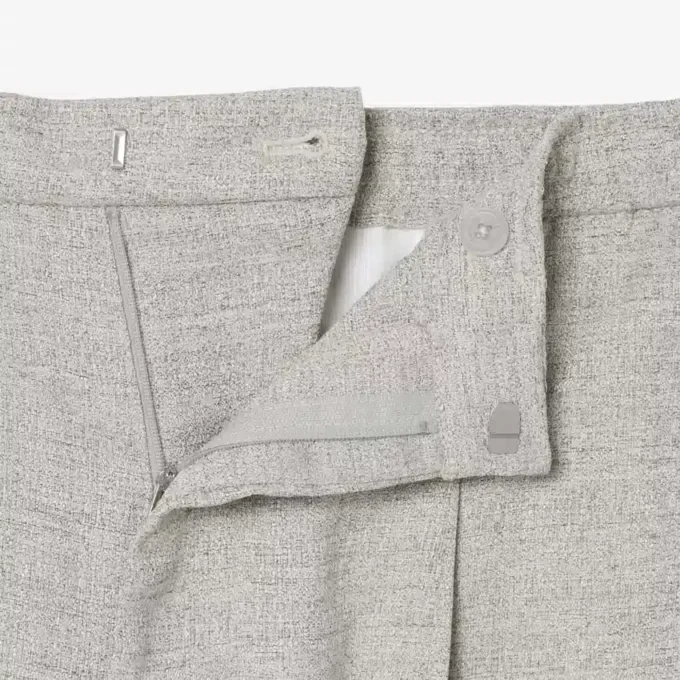 Pantaloni dalla vestibilità comoda in tessuto fiammato Pantaloni dalla vestibilità comoda in tessuto fiammato