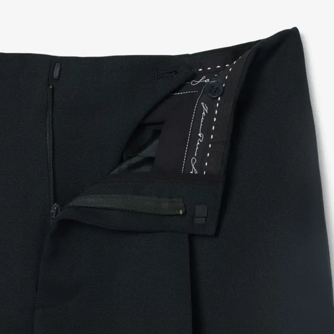 Pantaloni sartoriali in lana dal taglio ampio ispirati alle passerelle Pantaloni sartoriali in lana dal taglio ampio ispirati alle passerelle