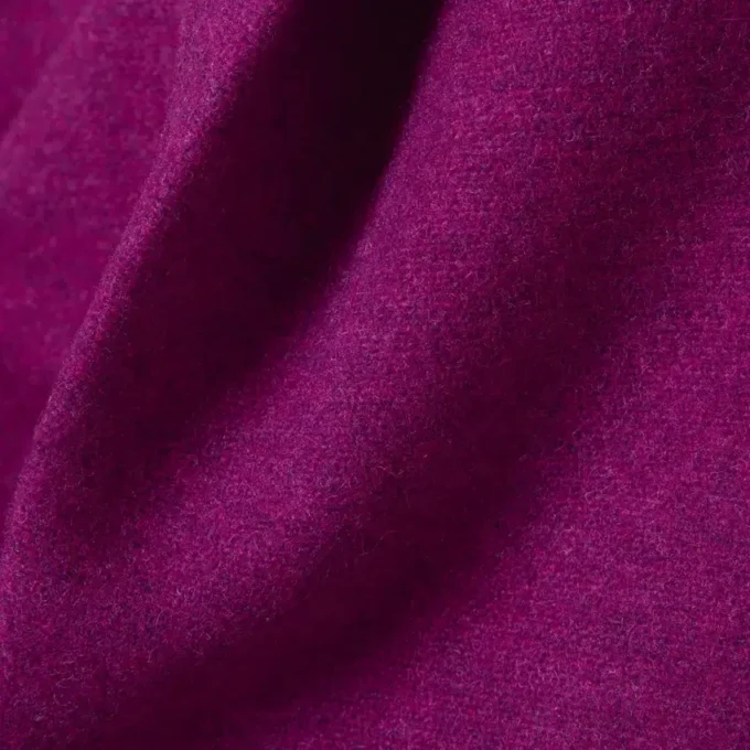 Pantaloni sartoriali in lana fiammata dal taglio ampio della collezione Runway Pantaloni sartoriali in lana fiammata dal taglio ampio della collezione Runway