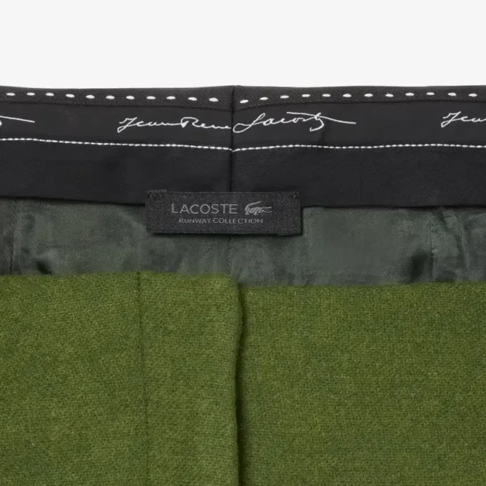 Pantaloni sartoriali in lana fiammata dal taglio dritto della collezione Runway
