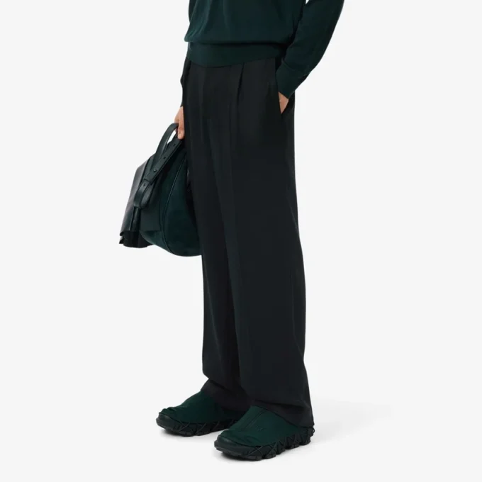 Pantaloni sartoriali in raso dalla vestibilità regolare della collezione Runway Pantaloni sartoriali in raso dalla vestibilità regolare della collezione Runway