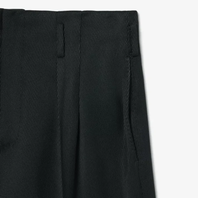 Pantaloni sartoriali in raso dalla vestibilità regolare della collezione Runway Pantaloni sartoriali in raso dalla vestibilità regolare della collezione Runway