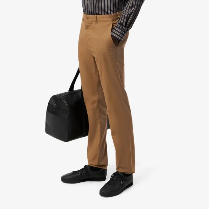 Pantaloni slim fit in cotone elasticizzato da uomo Pantaloni slim fit in cotone elasticizzato da uomo