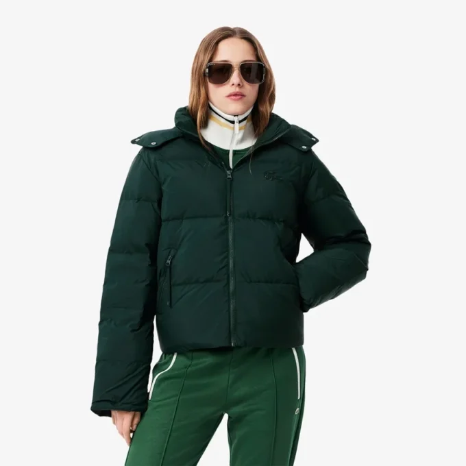 Piumino da donna con cappuccio e vestibilità comoda Piumino da donna con cappuccio e vestibilità comoda