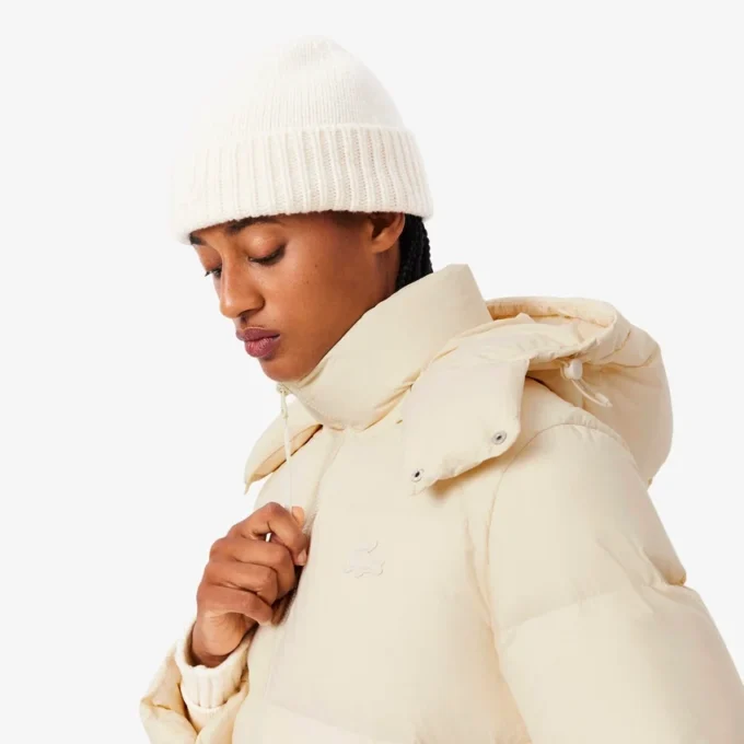 Piumino da donna con cappuccio e vestibilità comoda Piumino da donna con cappuccio e vestibilità comoda