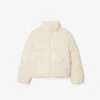 Piumino da donna con cappuccio e vestibilità comoda Piumino da donna con cappuccio e vestibilità comoda
