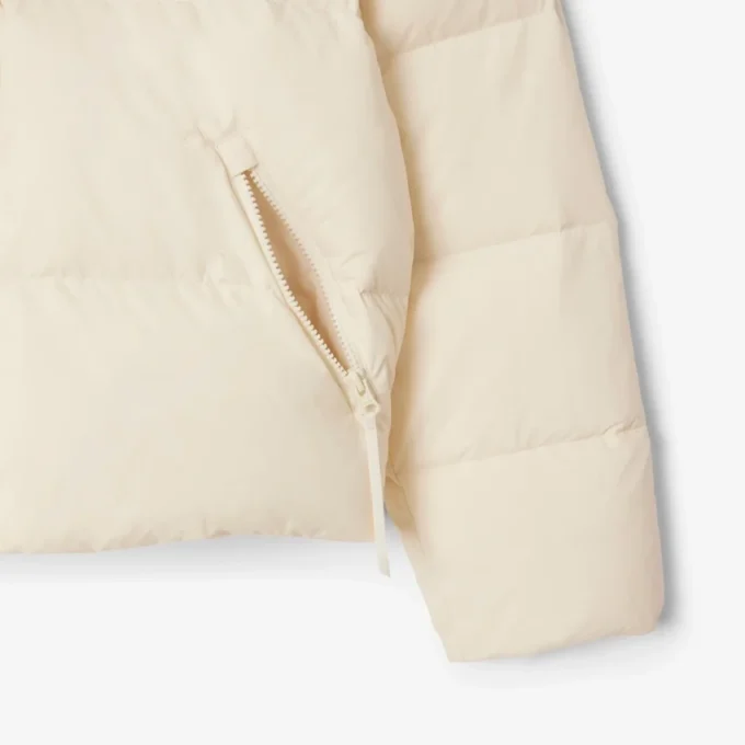 Piumino da donna con cappuccio e vestibilità comoda Piumino da donna con cappuccio e vestibilità comoda