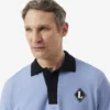 Polo con badge dalla vestibilità classica, prodotta in Francia