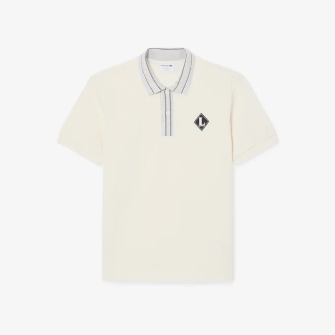Polo con badge dalla vestibilità classica, prodotta in Francia Polo con badge dalla vestibilità classica, prodotta in Francia