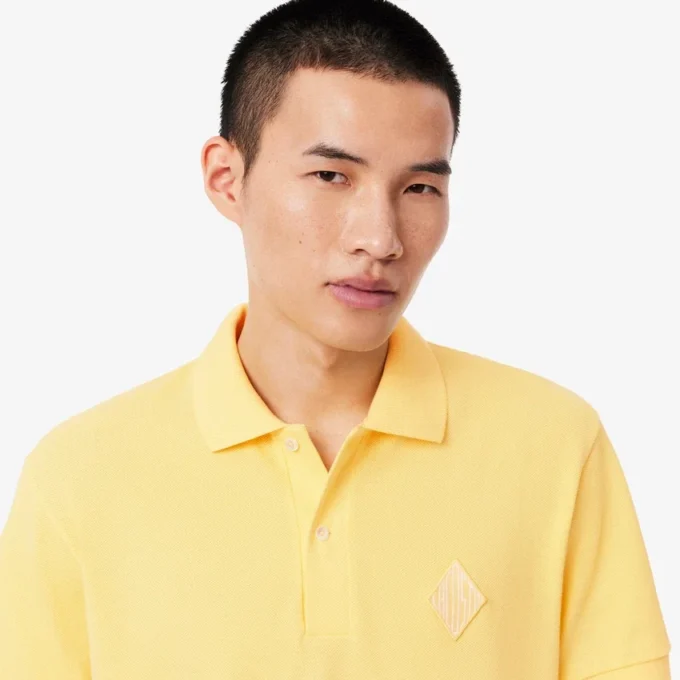 Polo in piqué con badge e vestibilità classica Polo in piqué con badge e vestibilità classica