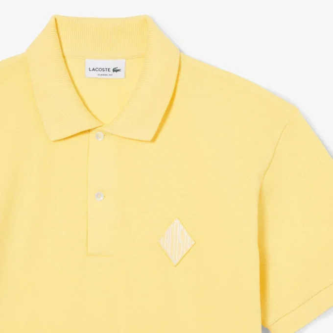 Polo in piqué con badge e vestibilità classica Polo in piqué con badge e vestibilità classica