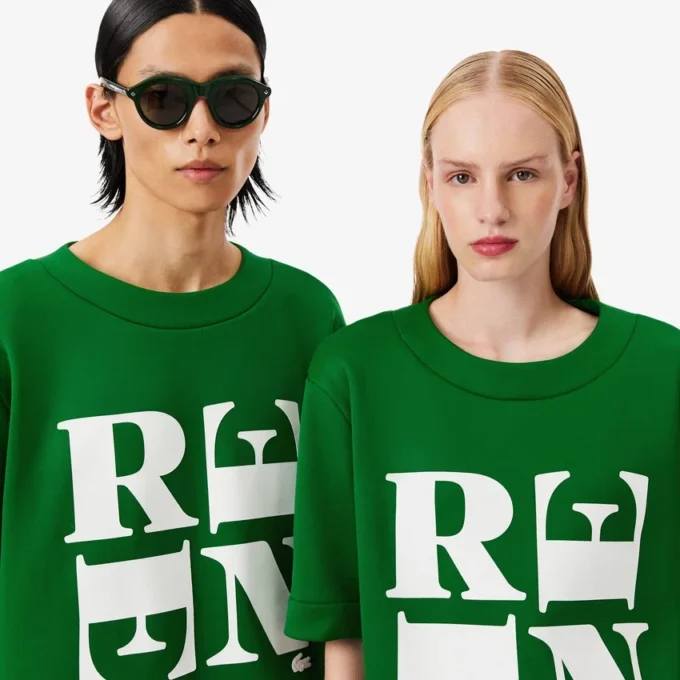 T-shirt con stampa grafica in raso Runway