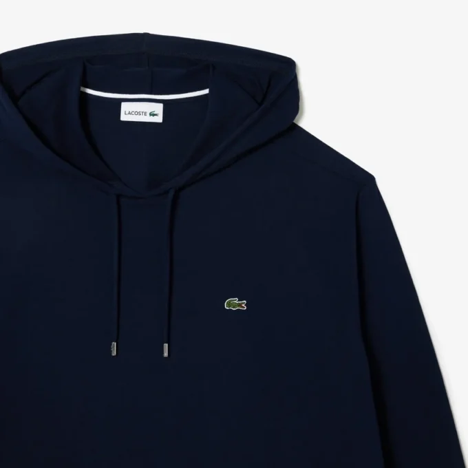 T-shirt da uomo con cappuccio e vestibilità ampia T-shirt da uomo con cappuccio e vestibilità ampia