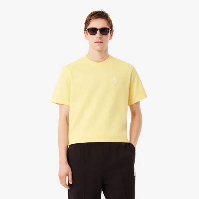 T-shirt dal taglio classico con grande stemma T-shirt dal taglio classico con grande stemma