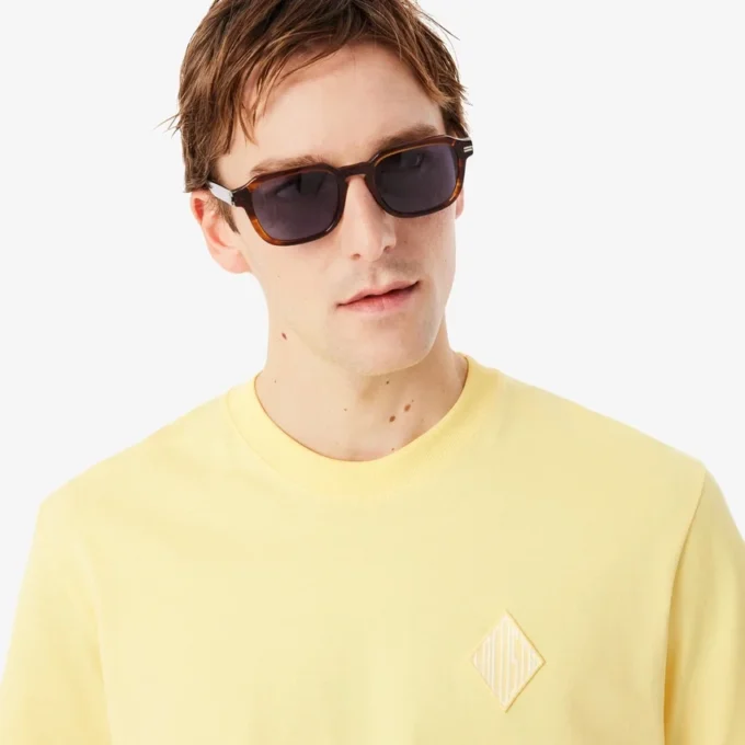 T-shirt dal taglio classico con grande stemma T-shirt dal taglio classico con grande stemma
