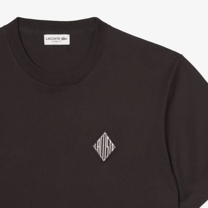 T-shirt dal taglio classico con grande stemma T-shirt dal taglio classico con grande stemma