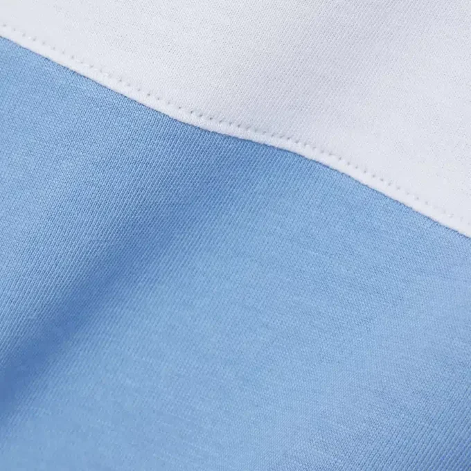 T-shirt in cotone con blocchi di colore T-shirt in cotone con blocchi di colore