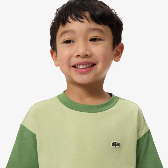 T-shirt in cotone con bordi a contrasto T-shirt in cotone con bordi a contrasto