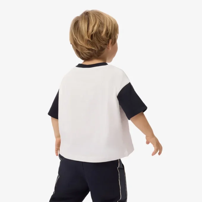 T-shirt in cotone con bordi a contrasto T-shirt in cotone con bordi a contrasto