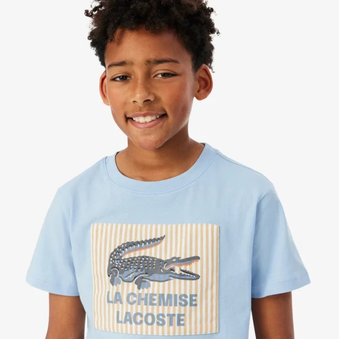 T-shirt in cotone con dettaglio badge T-shirt in cotone con dettaglio badge