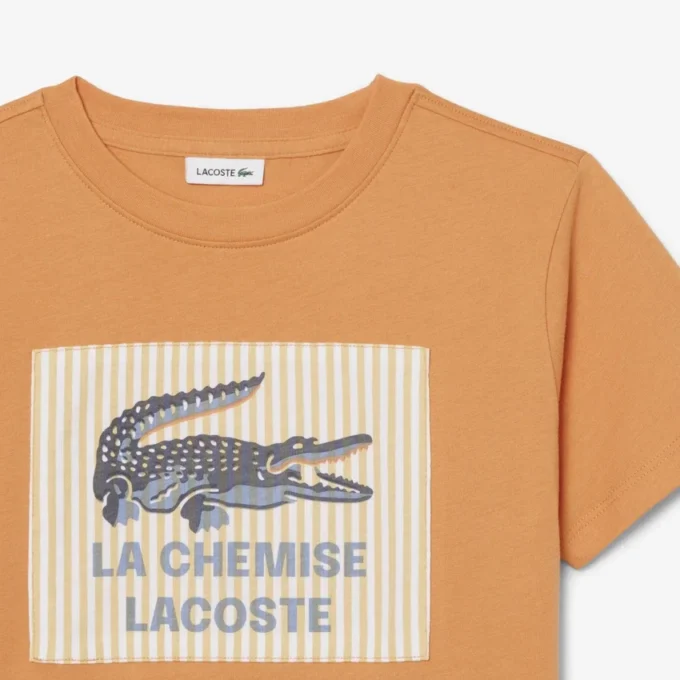 T-shirt in cotone con dettaglio badge T-shirt in cotone con dettaglio badge